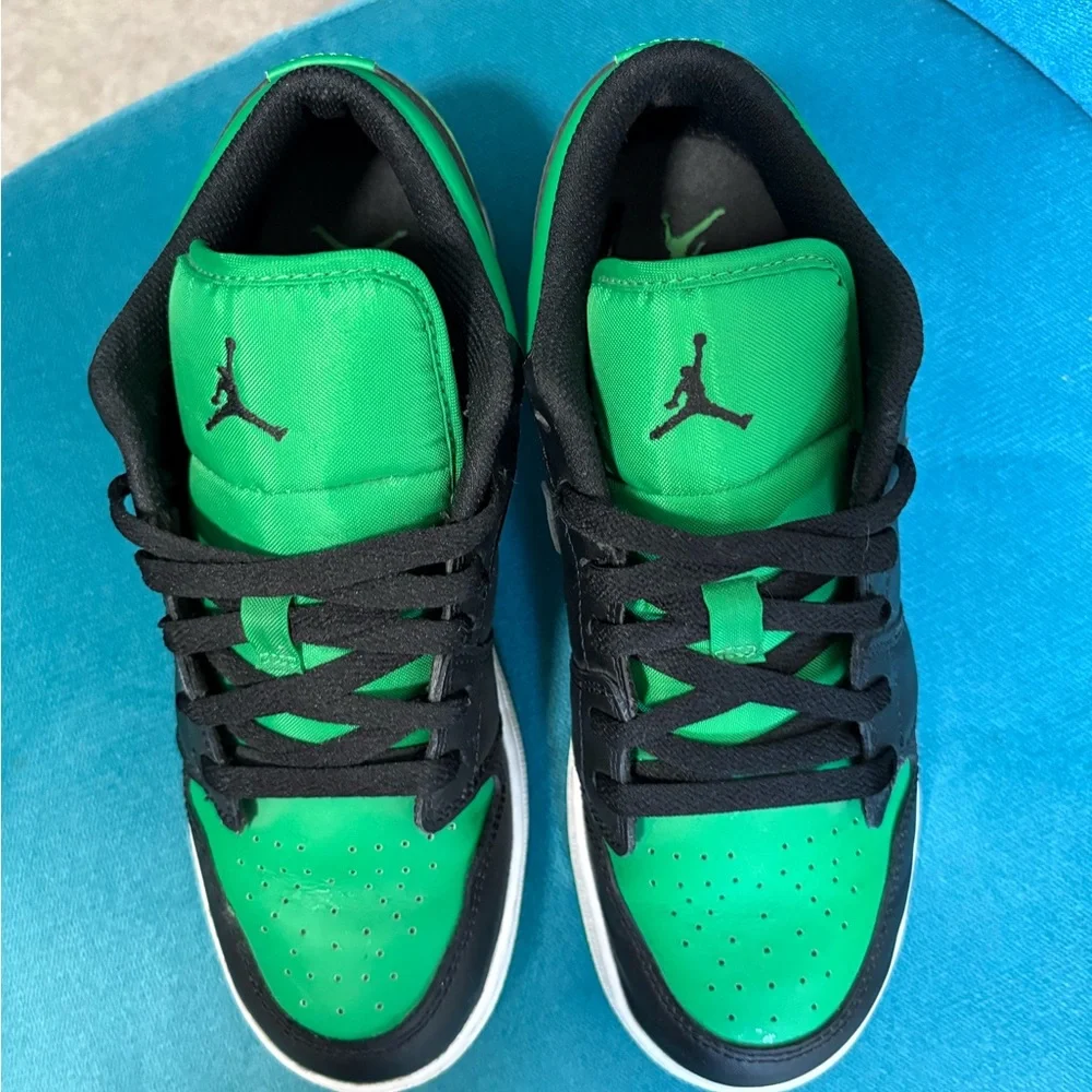 Jordan Green and Black Sneakers with Low-Top Design and Clean White Midsole - Picture 3 of 4